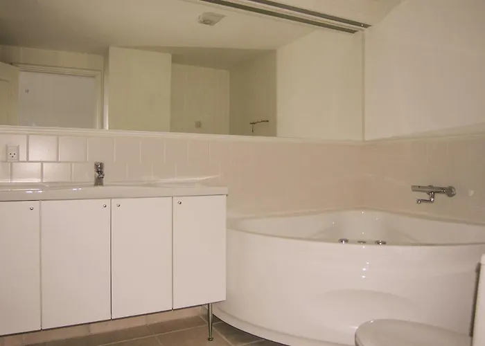 Three-bedroom In Apartamento