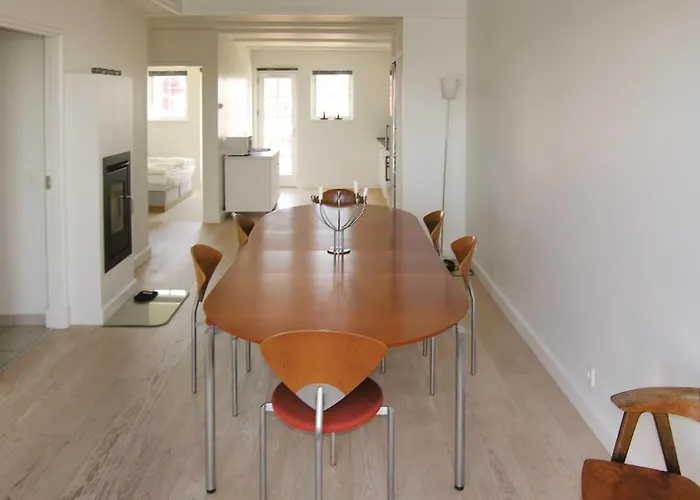 Three-bedroom In Apartamento *