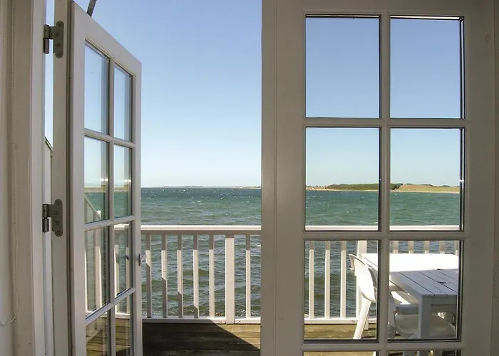 Three-bedroom In Apartamento